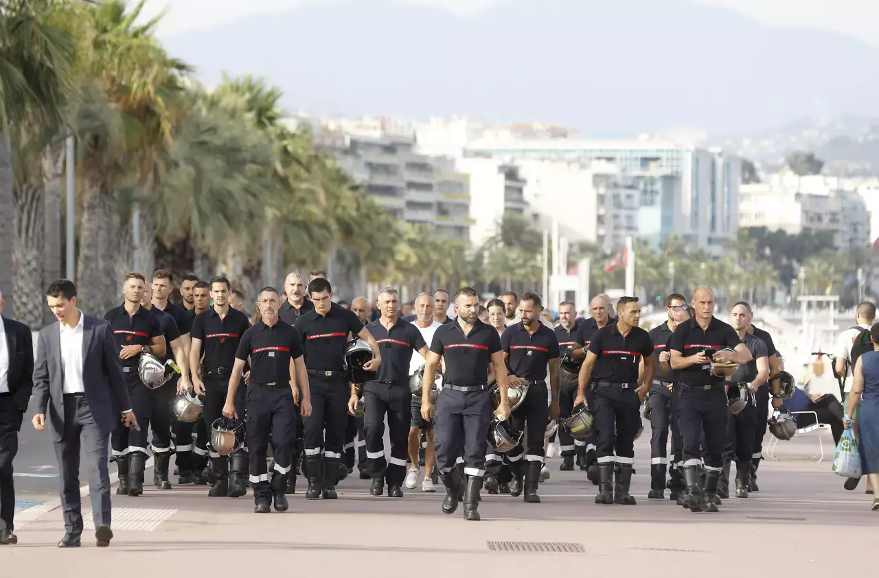 Unis dans la douleur