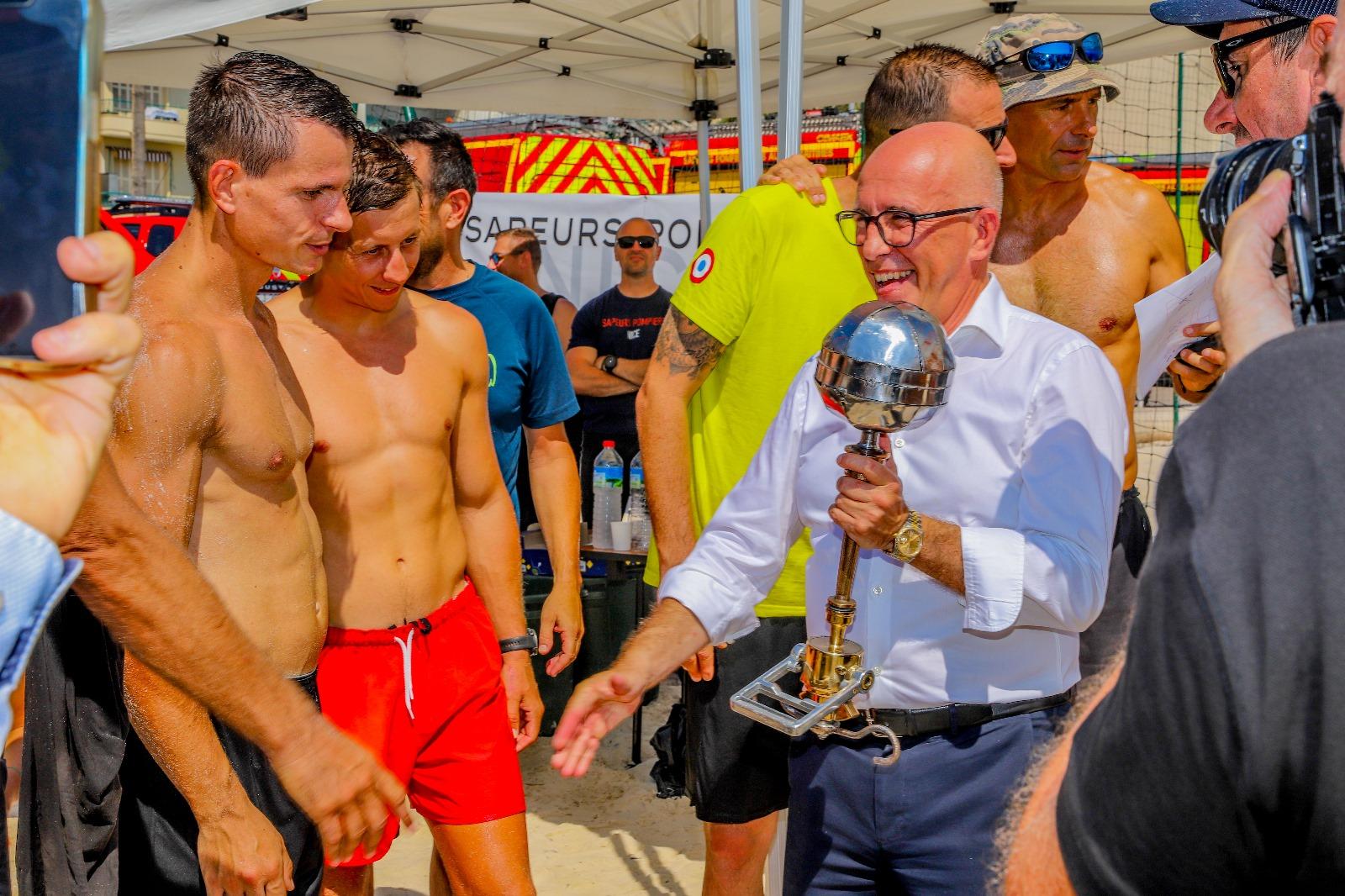 Remise prix volley ball Eric Ciotti (Pompiers de Nice 2024)